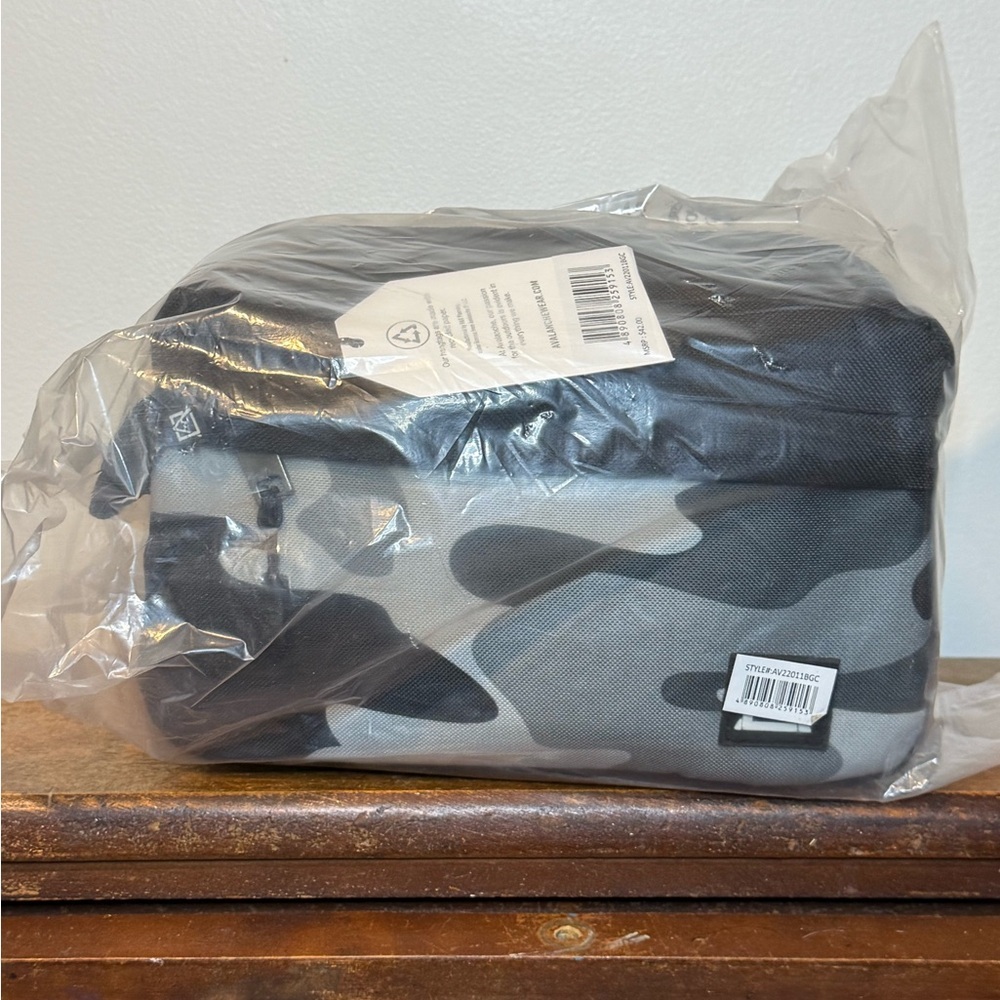 Avalanche Men's Black and Gray Camo Toiletry Bag - Picture 9 of 10